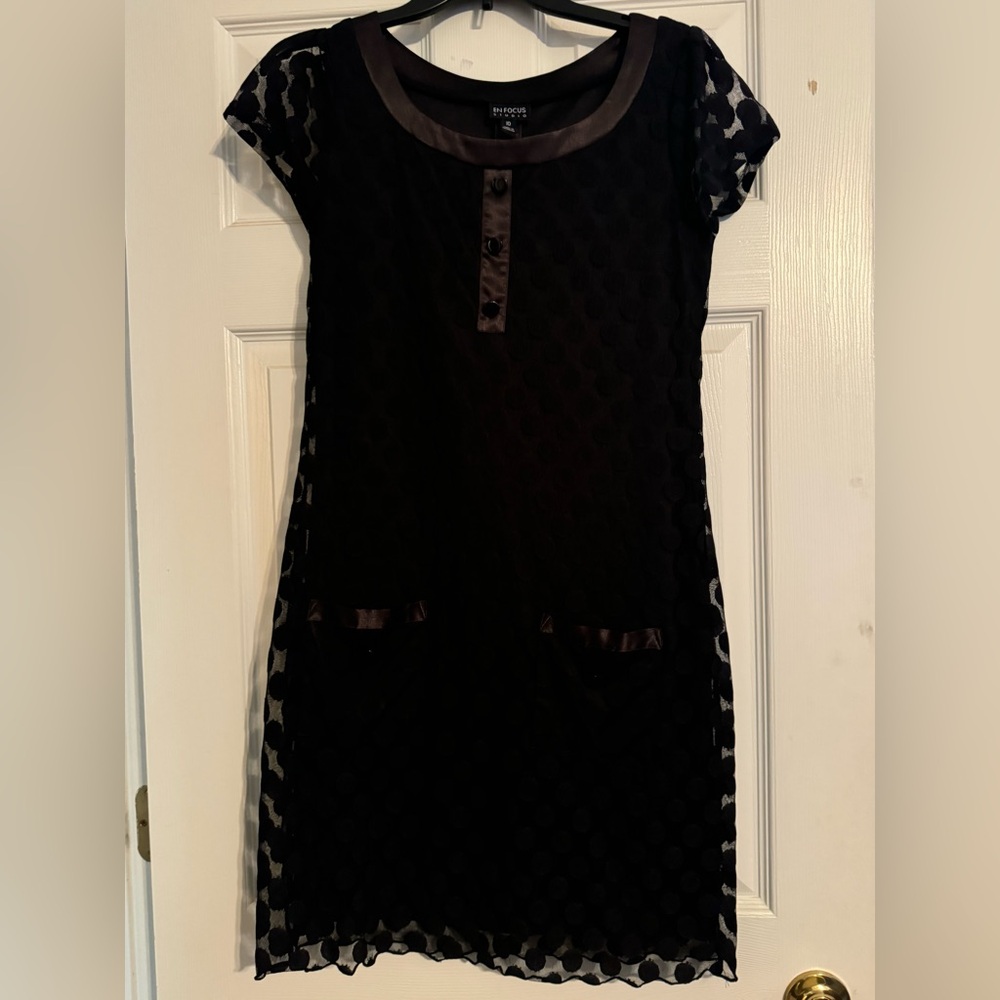 Never worn, black polka dot dress w/ faux pockets!
